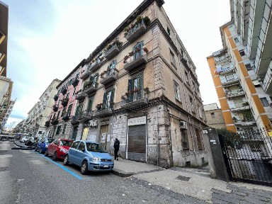 Locale commerciale in Vendita