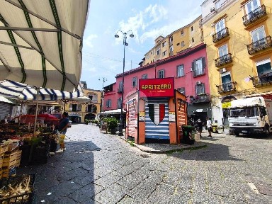 Locale commerciale in Vendita