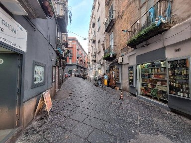 Locale commerciale in Vendita