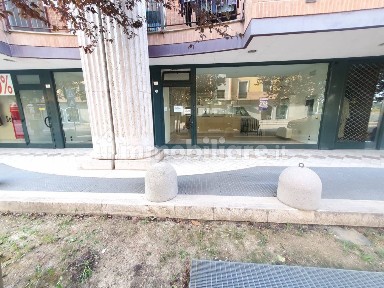 Locale commerciale in Affitto