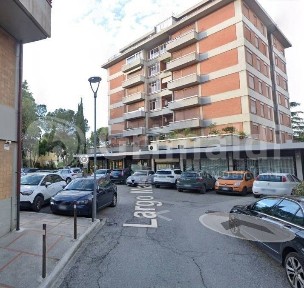 Locale commerciale con laboratorio in Affitto