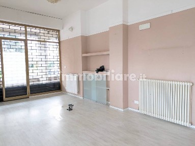 Locale commerciale in Affitto