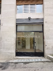 Attività commerciale in Affitto