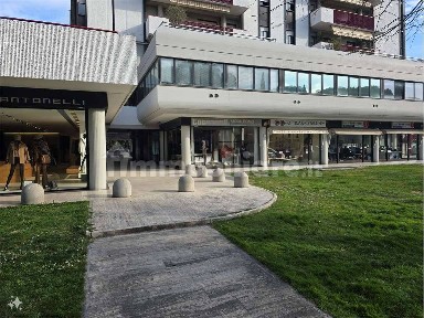 Locale commerciale in Affitto