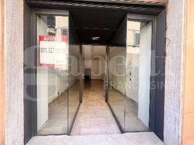 Locale commerciale in Affitto