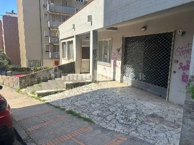 Locale commerciale in Affitto