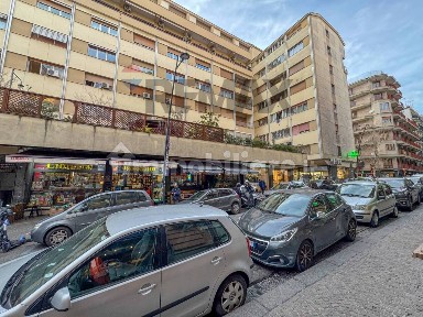 Locale commerciale in Vendita
