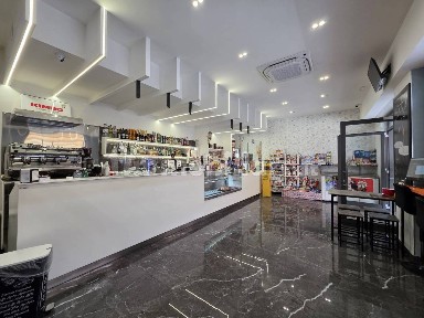 Locale commerciale in Vendita