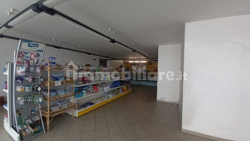 Locale commerciale in Affitto