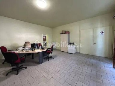 Locale commerciale in Affitto