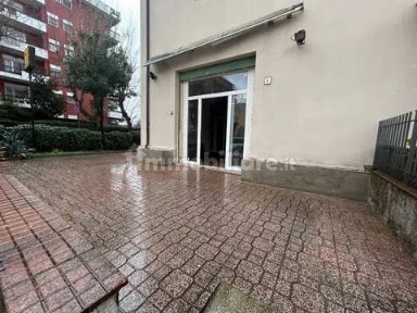 Locale commerciale in Affitto