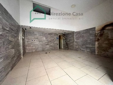 Locale commerciale in Vendita