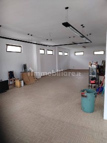 Negozio di abbigliamento in Affitto