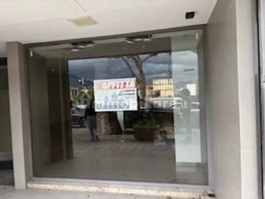 Locale commerciale in Affitto
