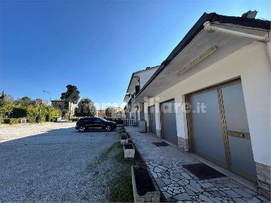 Locale commerciale in Affitto