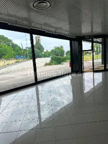 Locale commerciale in Affitto