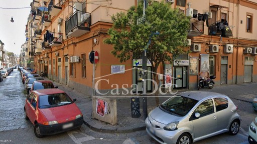 Locale commerciale in Vendita