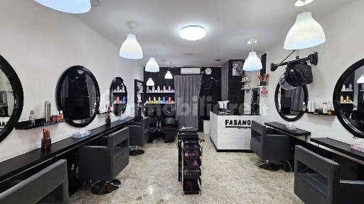 Locale commerciale in Vendita