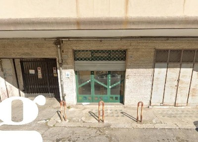 Locale commerciale in Vendita