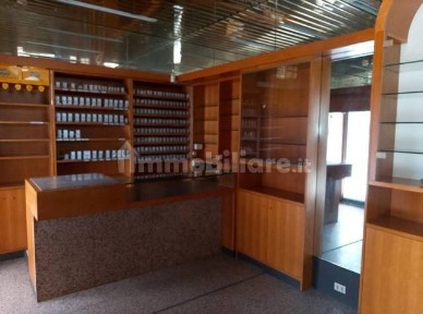 Locale commerciale in Affitto