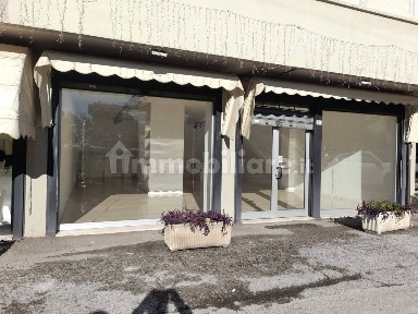 Attività commerciale in Affitto