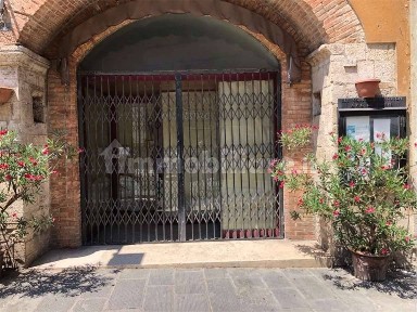 Locale commerciale in Affitto