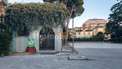 Locale commerciale in Affitto