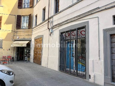 Locale commerciale in Affitto