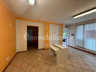 Locale commerciale in Affitto