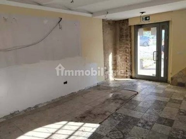 Locale commerciale in Affitto