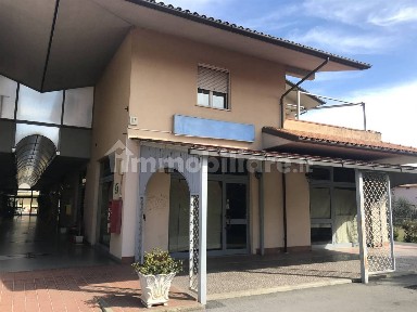 Negozio - Locale commerciale in Affitto