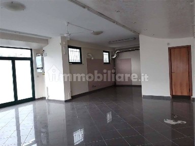Locale commerciale in Affitto