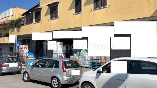 Locale commerciale in Vendita