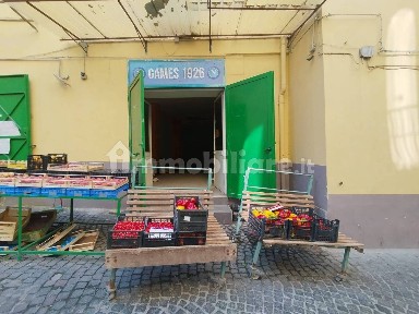 Locale commerciale in Vendita