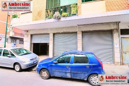 Locale commerciale in Vendita