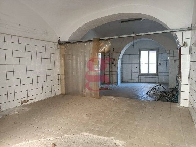 Locale commerciale in Vendita