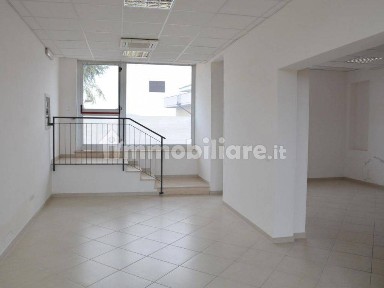 Locale commerciale in Affitto