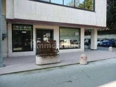 Locale commerciale in Affitto