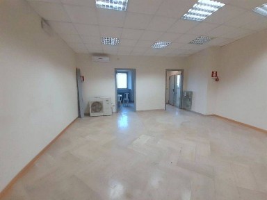 Locale commerciale in Affitto