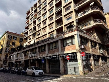 Napoli, Piazza Amedeo - Parco Margherita, Via Andrea d'Isernia, 6a