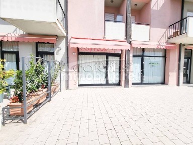 Locale commerciale in Affitto