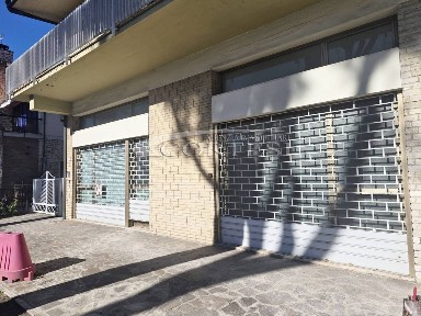 Negozio - Locale commerciale in Affitto