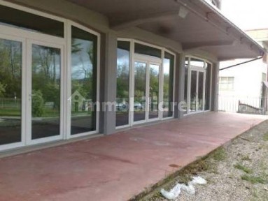 Locale commerciale in Affitto