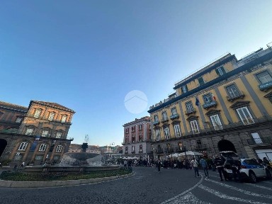Napoli, Porto - Municipio, ad piazza trieste e trento