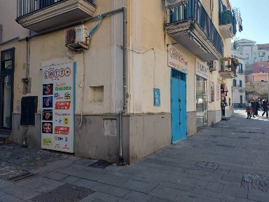 Locale commerciale in Vendita