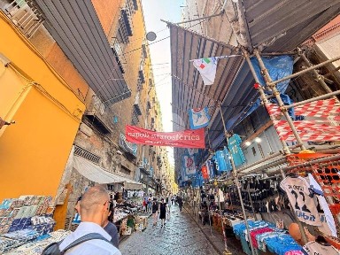Napoli, Monte Santo, Piazza pignasecca, 1