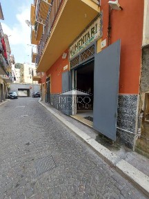 Locale commerciale in Vendita