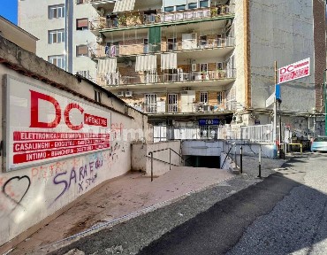 Locale commerciale in Vendita