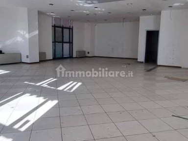 Locale commerciale in Affitto