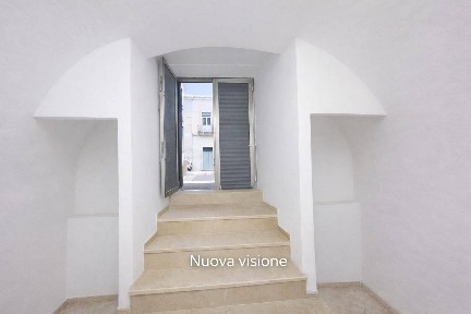 Locale commerciale in Vendita